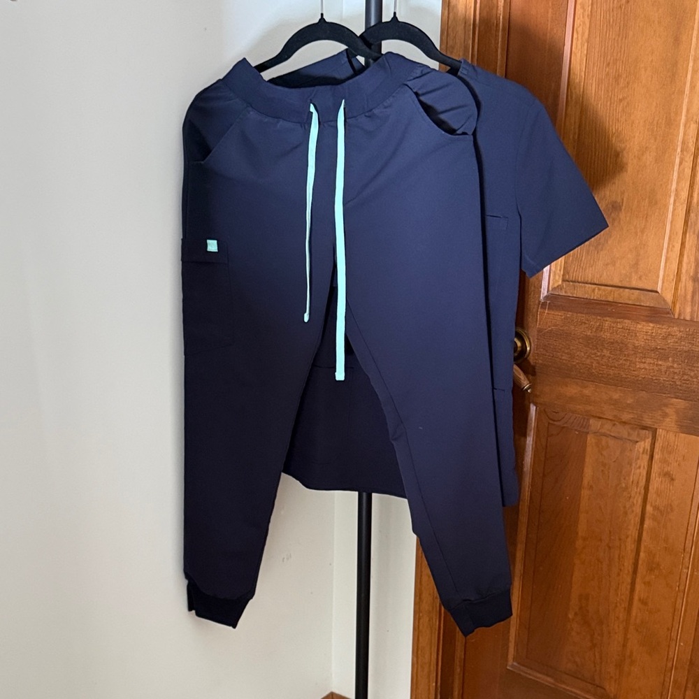 Stylish Navy Blue Women's Scrub Set